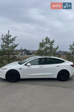 Седан Tesla Model 3 2024 в Ровно