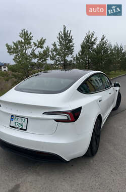 Седан Tesla Model 3 2024 в Ровно