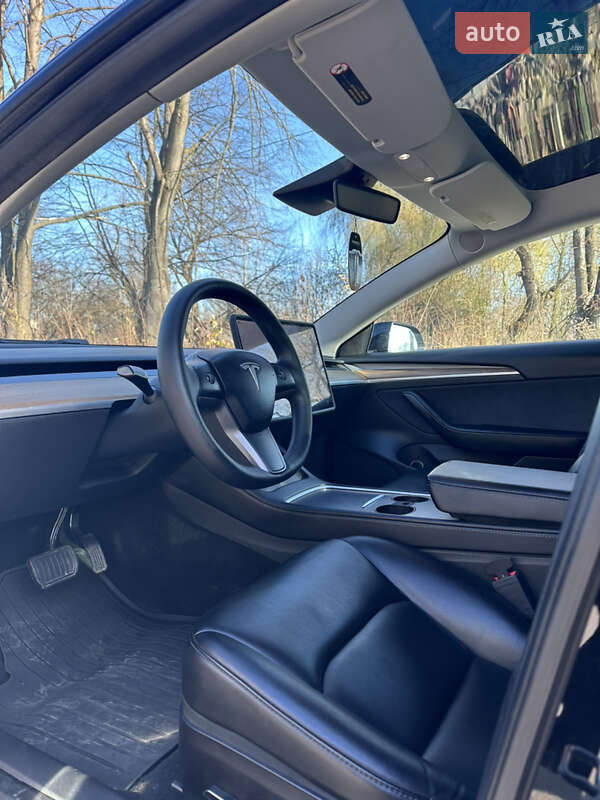 Седан Tesla Model 3 2022 в Дрогобыче