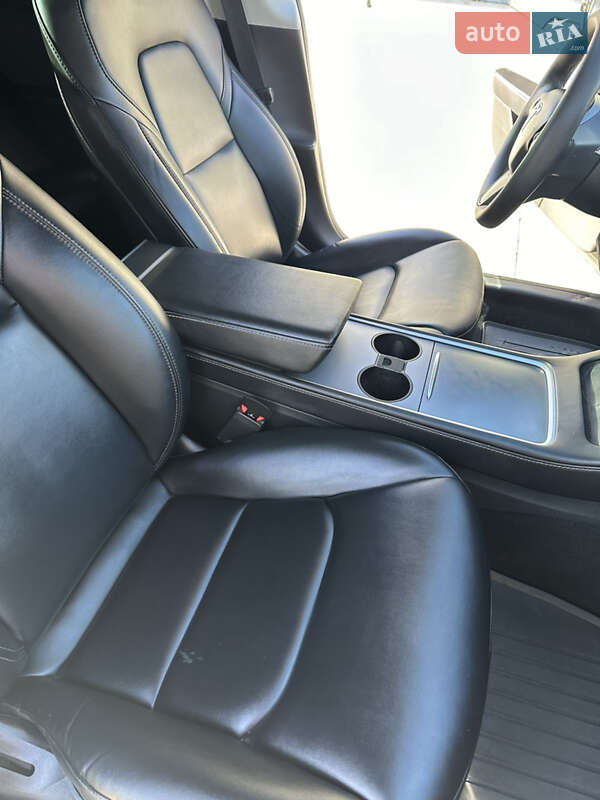 Седан Tesla Model 3 2022 в Дрогобыче