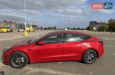 Седан Tesla Model 3 2022 в 