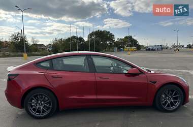 Седан Tesla Model 3 2022 в 
