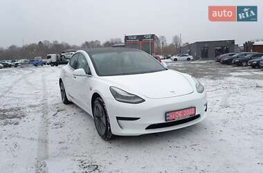 Седан Tesla Model 3 2019 в Львові