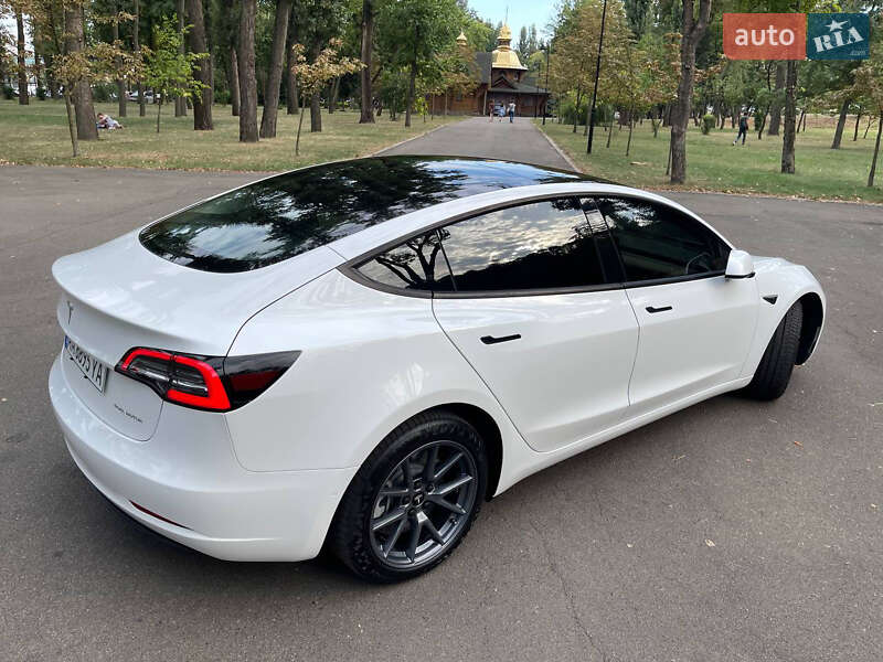 Седан Tesla Model 3 2022 в Львове