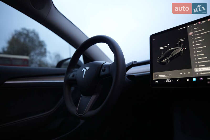 Седан Tesla Model 3 2023 в Ужгороде