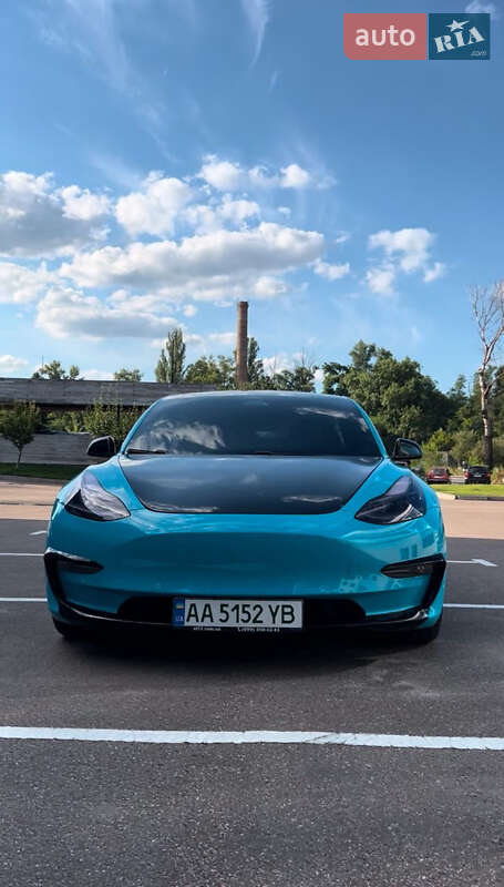 Седан Tesla Model 3 2019 в Киеве