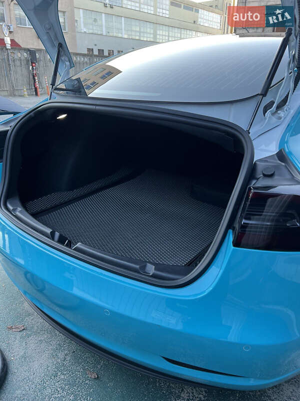 Седан Tesla Model 3 2019 в Киеве