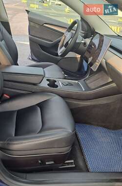 Седан Tesla Model 3 2022 в 