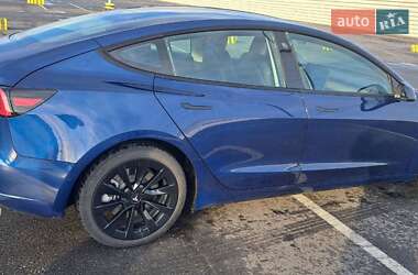 Седан Tesla Model 3 2022 в 