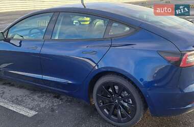 Седан Tesla Model 3 2022 в 