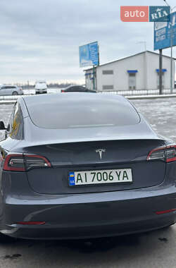 Седан Tesla Model 3 2023 в Гатне