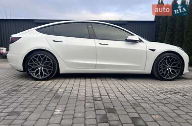 Седан Tesla Model 3 2022 в 
