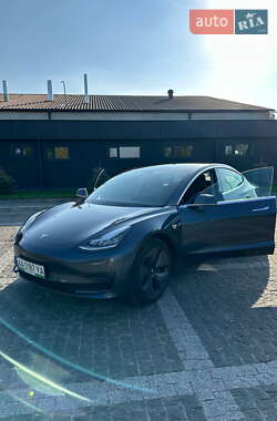 Седан Tesla Model 3 2019 в Пирятині