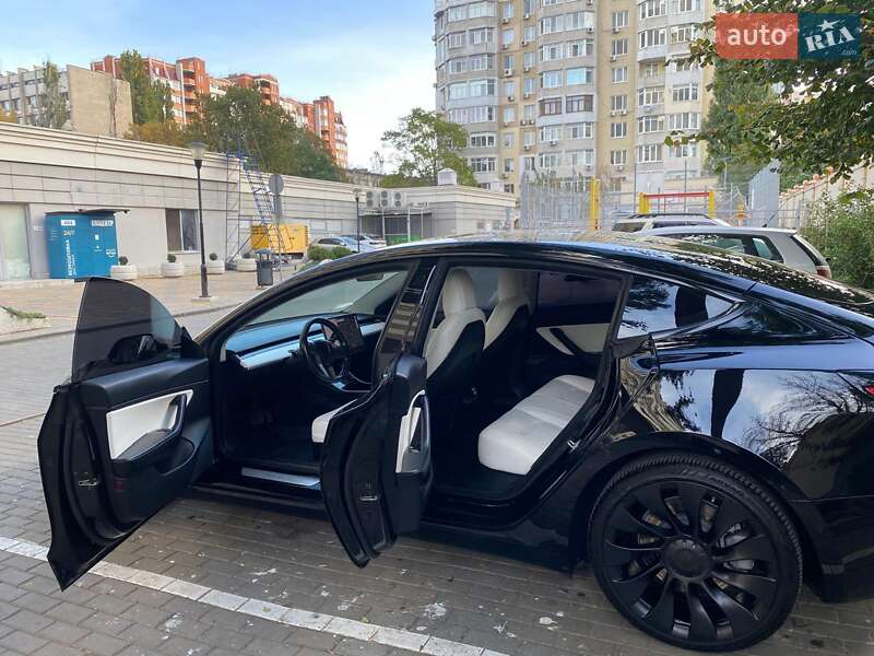 Седан Tesla Model 3 2018 в Одесі