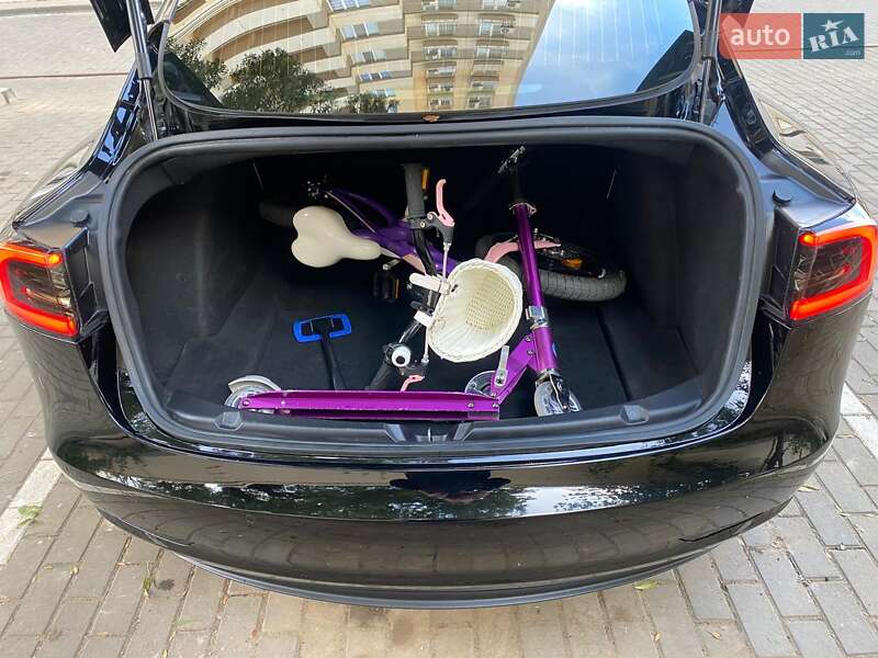 Седан Tesla Model 3 2018 в Одесі