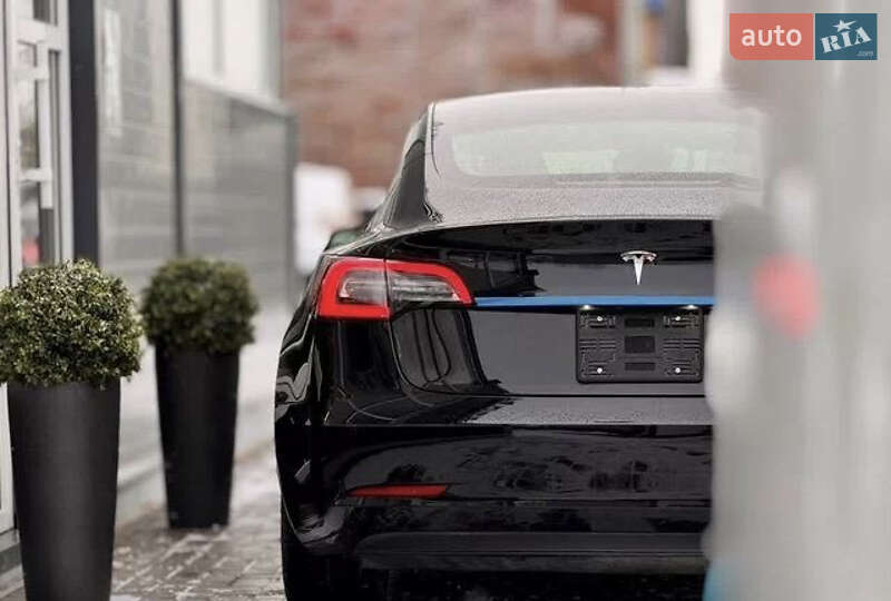 Седан Tesla Model 3 2018 в Києві
