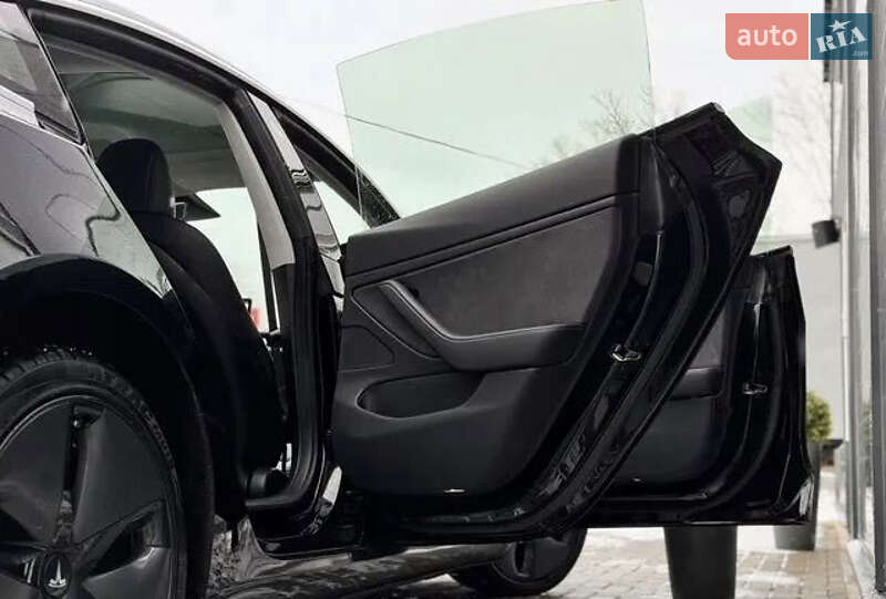 Седан Tesla Model 3 2018 в Києві