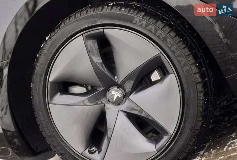 Седан Tesla Model 3 2018 в Києві