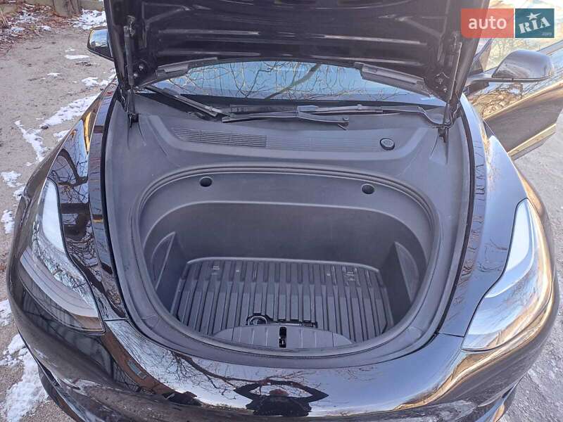 Седан Tesla Model 3 2022 в Фастове