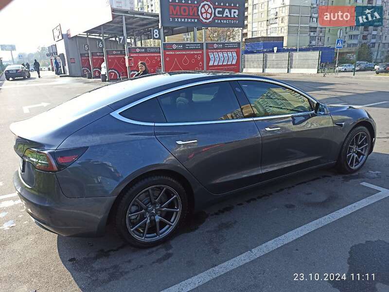 Седан Tesla Model 3 2019 в Киеве