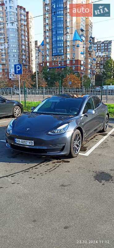 Седан Tesla Model 3 2019 в Киеве