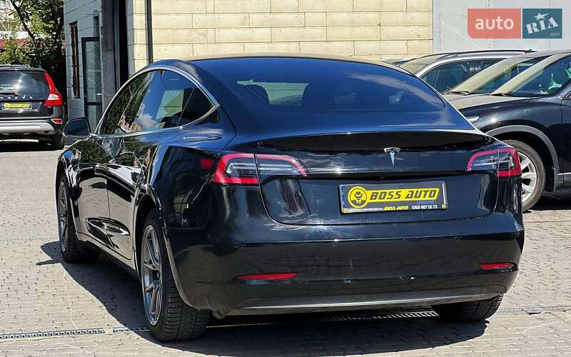Седан Tesla Model 3 2019 в Івано-Франківську