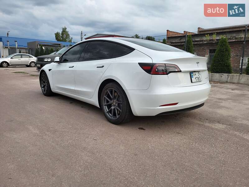 Седан Tesla Model 3 2020 в Житомирі