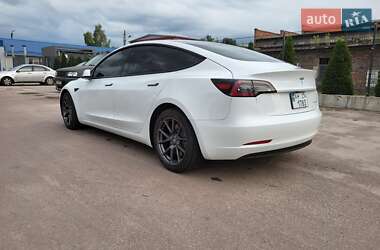 Седан Tesla Model 3 2020 в 