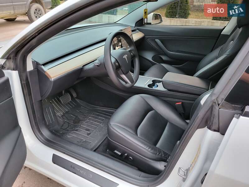 Седан Tesla Model 3 2020 в Житомирі