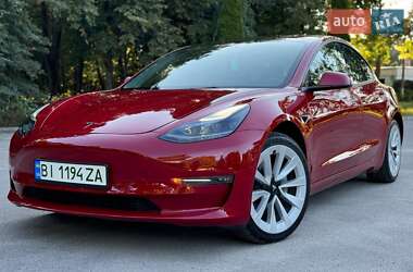 Седан Tesla Model 3 2022 в 