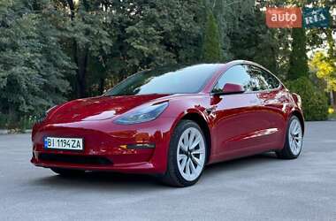 Седан Tesla Model 3 2022 в 