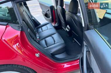 Седан Tesla Model 3 2022 в 