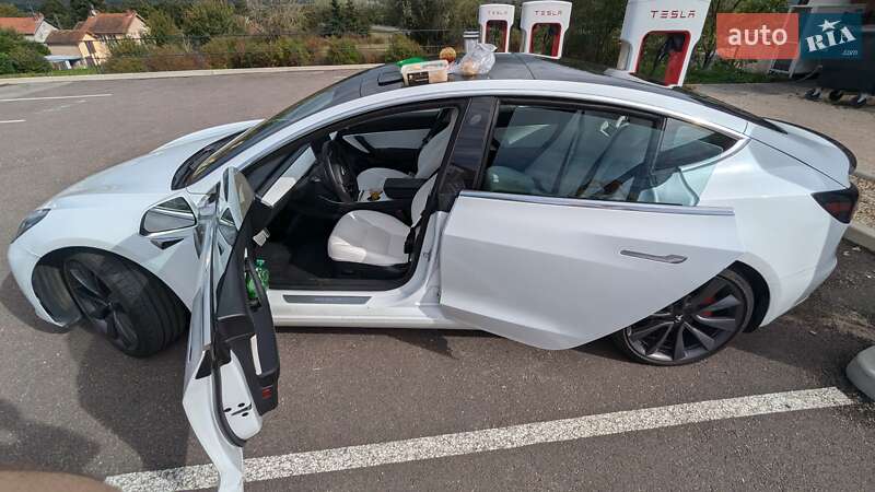 Седан Tesla Model 3 2020 в Днепре