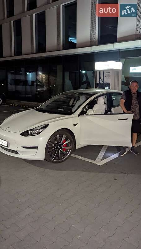 Седан Tesla Model 3 2020 в Днепре