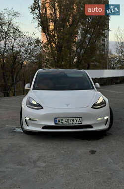 Седан Tesla Model 3 2019 в 