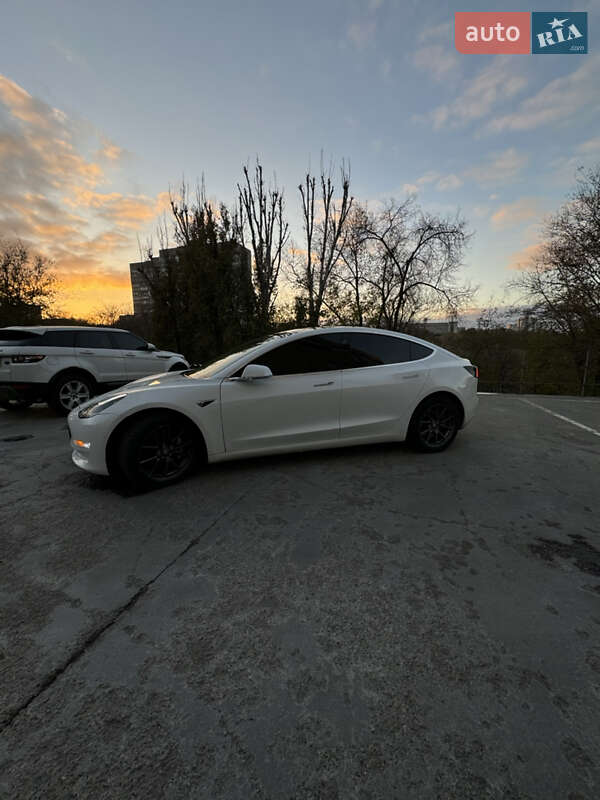 Седан Tesla Model 3 2019 в Дніпрі