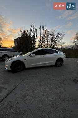 Седан Tesla Model 3 2019 в 