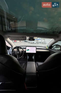 Седан Tesla Model 3 2019 в 