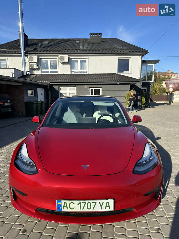 Седан Tesla Model 3 2019 в Нововолынске