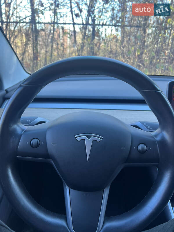 Седан Tesla Model 3 2019 в Ужгороді