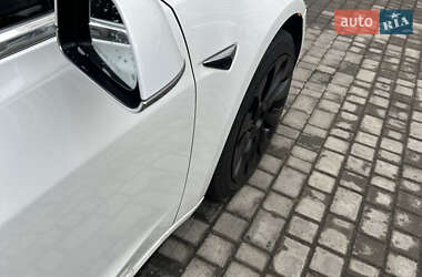 Седан Tesla Model 3 2020 в 
