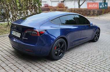 Седан Tesla Model 3 2023 в 