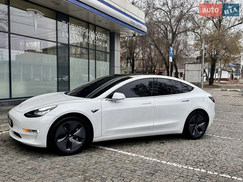 Седан Tesla Model 3 2019 в Дніпрі