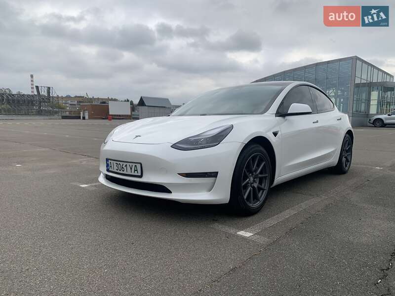 Седан Tesla Model 3 2021 в Києві
