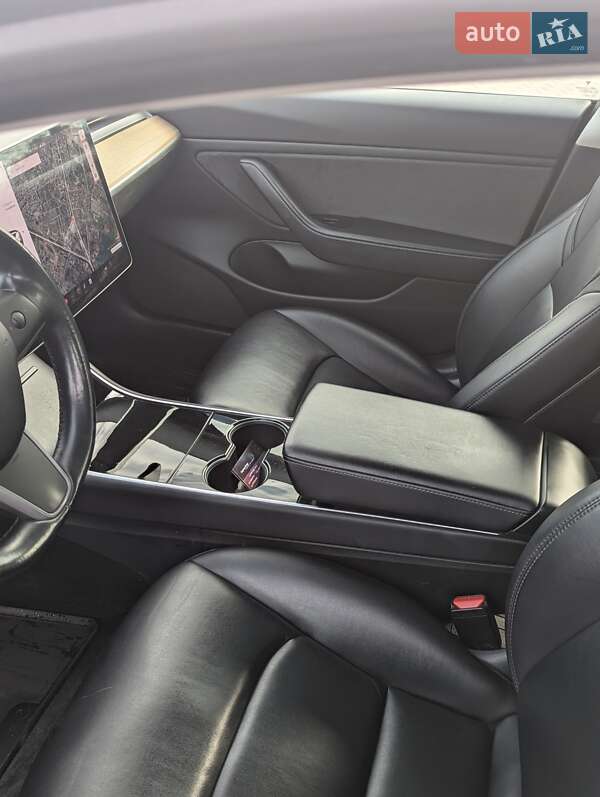Седан Tesla Model 3 2018 в Шепетівці