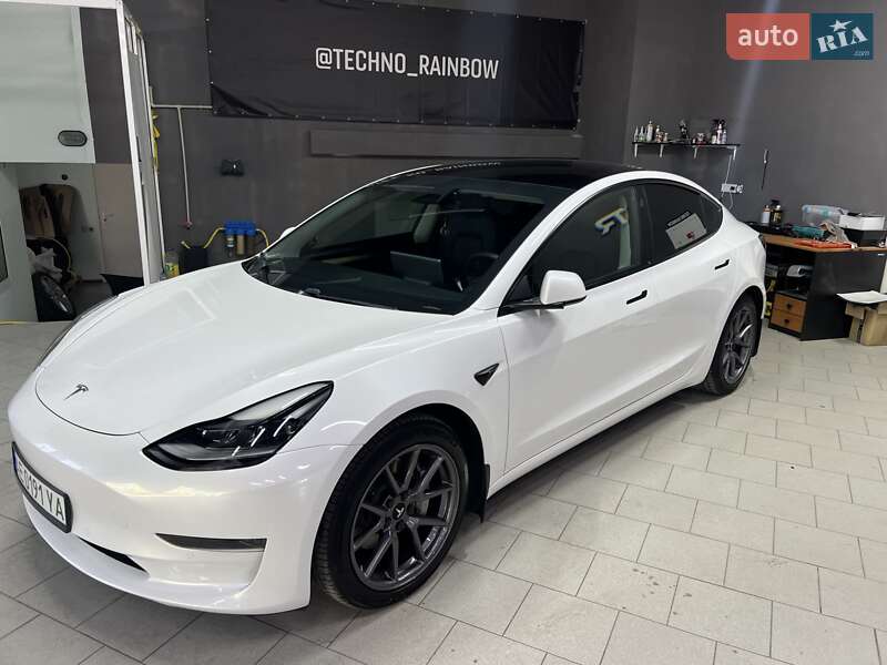 Седан Tesla Model 3 2021 в Дніпрі