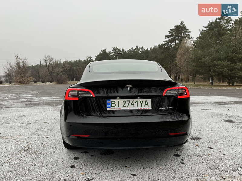 Седан Tesla Model 3 2022 в Горішніх Плавнях