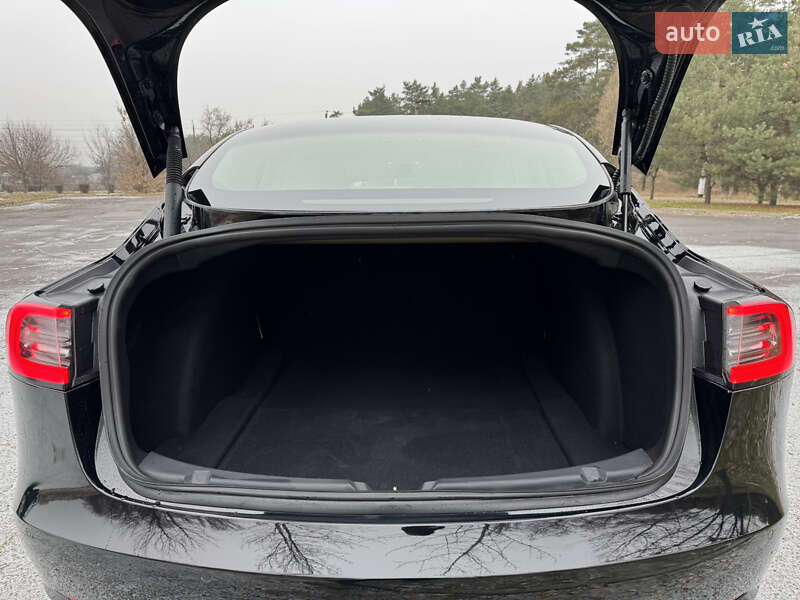 Седан Tesla Model 3 2022 в Горішніх Плавнях