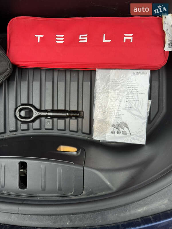 Седан Tesla Model 3 2021 в Виннице