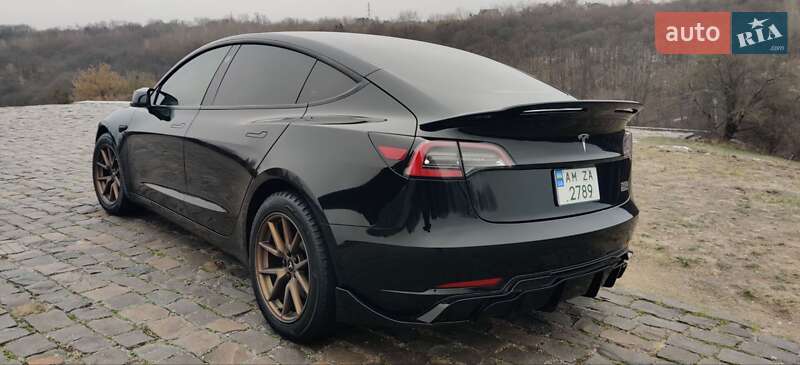 Седан Tesla Model 3 2022 в Житомирі